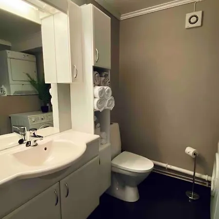 2 Bedroom Cozy Central *