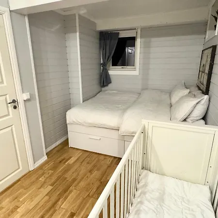 2 Bedroom Cozy Central *
